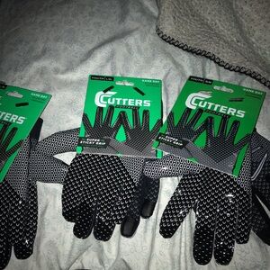 Cutters Youth Football Gloves - Black & White Sticky Grip